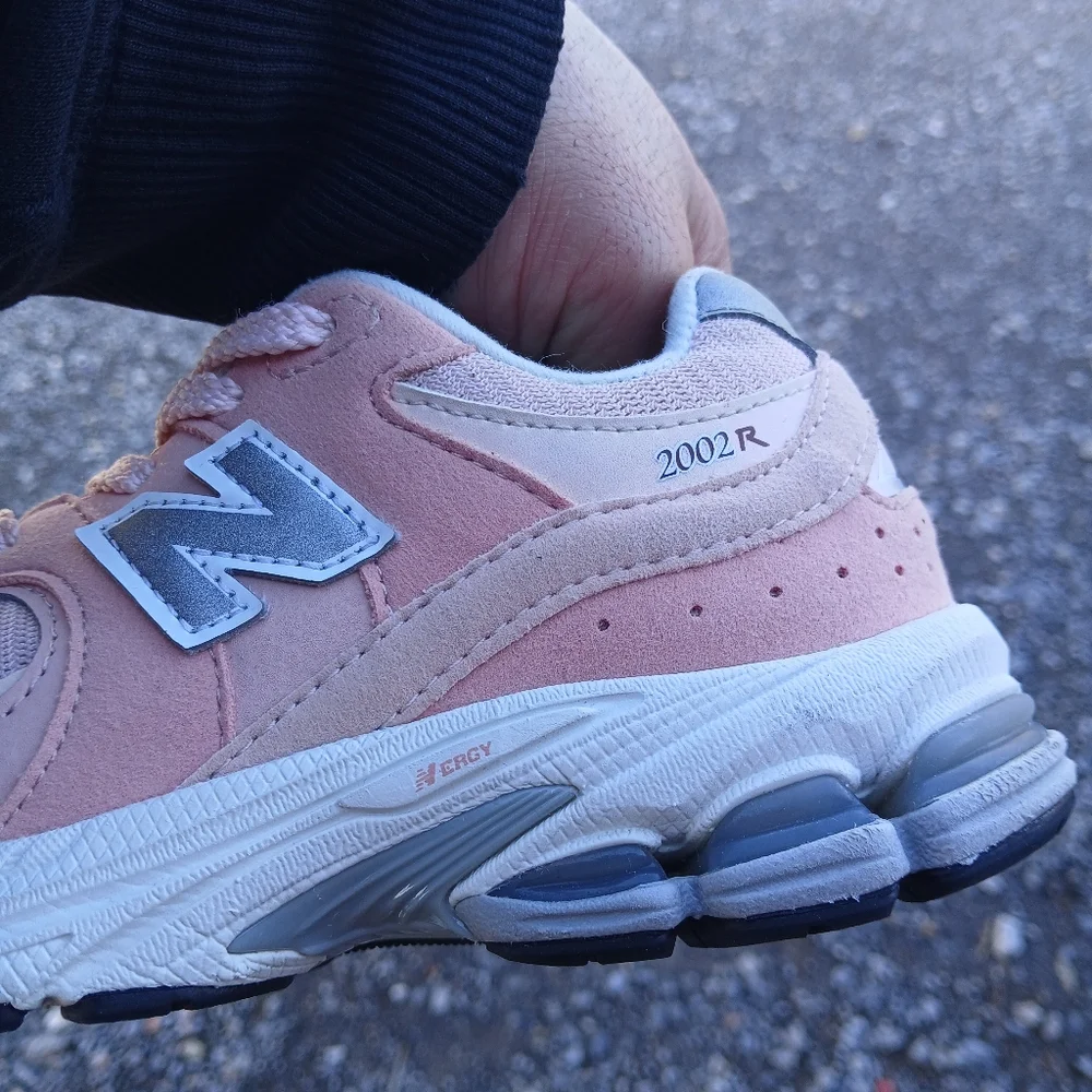 New Balance 2002R Rugged/Lifestyle Athletic Shoes Size 2 Youth for Girls